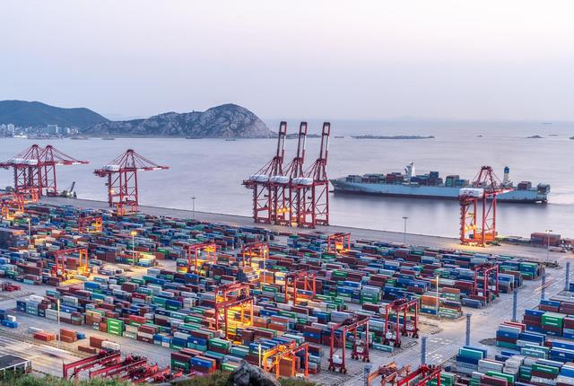 什么是集装箱码头？集装箱码头的界说、、功效和组成