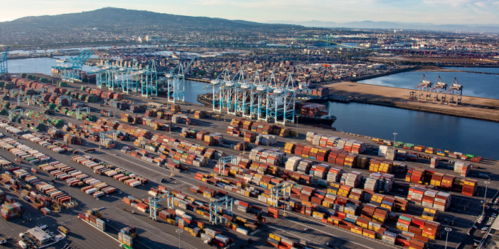 关税恐慌，，美国口岸遭遇史上最忙碌旺季