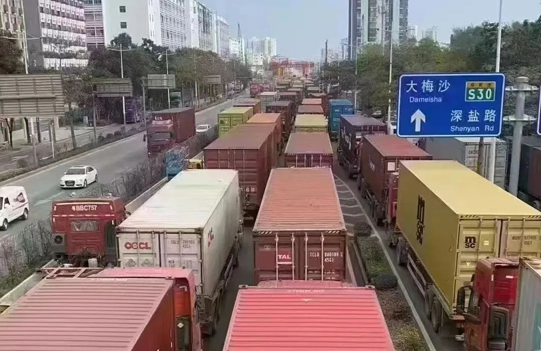 春节邻近爆舱甩柜、海运拖车运费暴涨_为什么拖车价钱年底总是涨价?