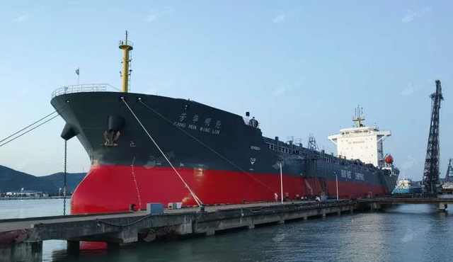 渤海湾突发事故32个海运集装箱失慎坠海